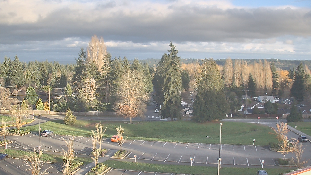 Thumbnail for current weather camera view from Shorecrest HS in Shoreline, Washington