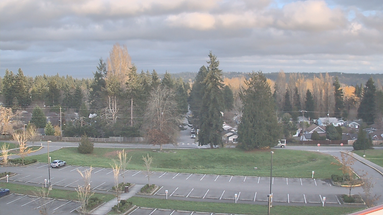 Thumbnail for current weather camera view from Shorecrest HS in Shoreline, Washington