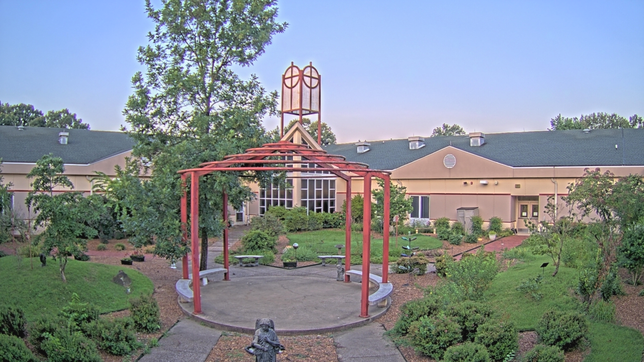 Thumbnail for current weather camera view from Sacred Heart School in Southaven, Mississippi