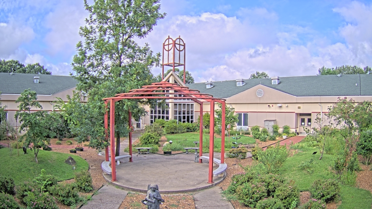 Thumbnail for current weather camera view from Sacred Heart School in Southaven, Mississippi