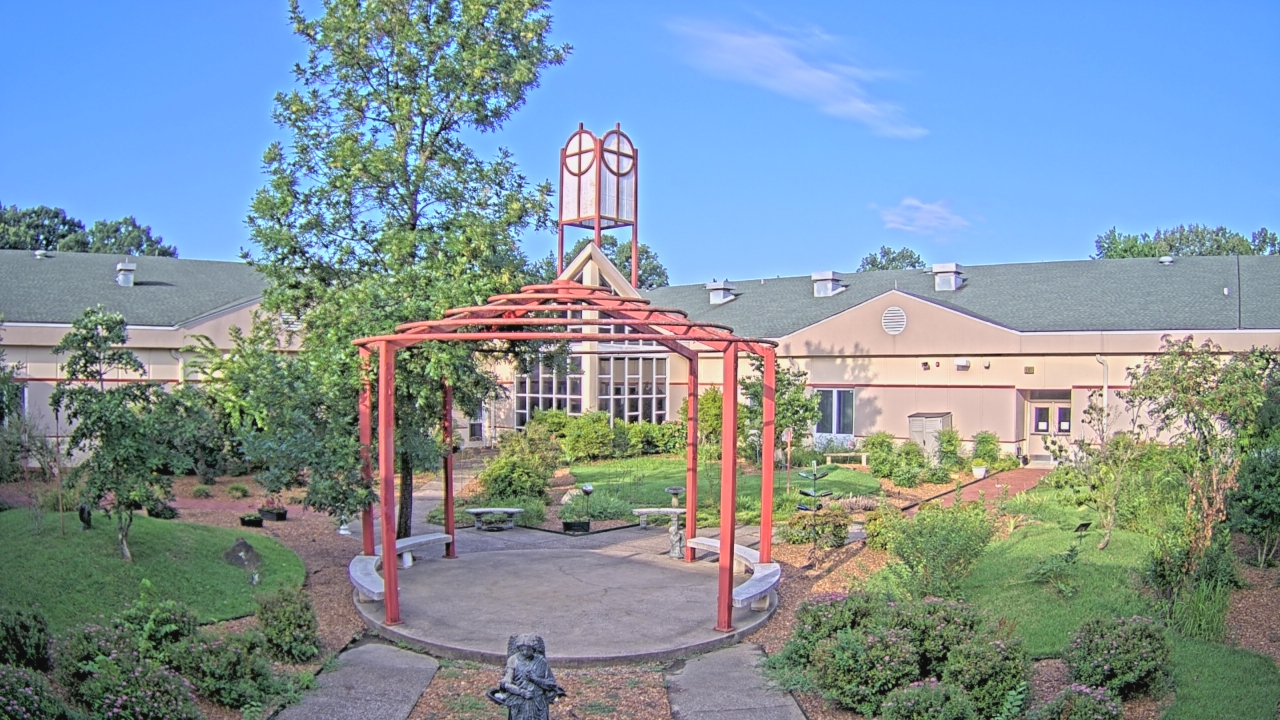 Thumbnail for current weather camera view from Sacred Heart School in Southaven, Mississippi
