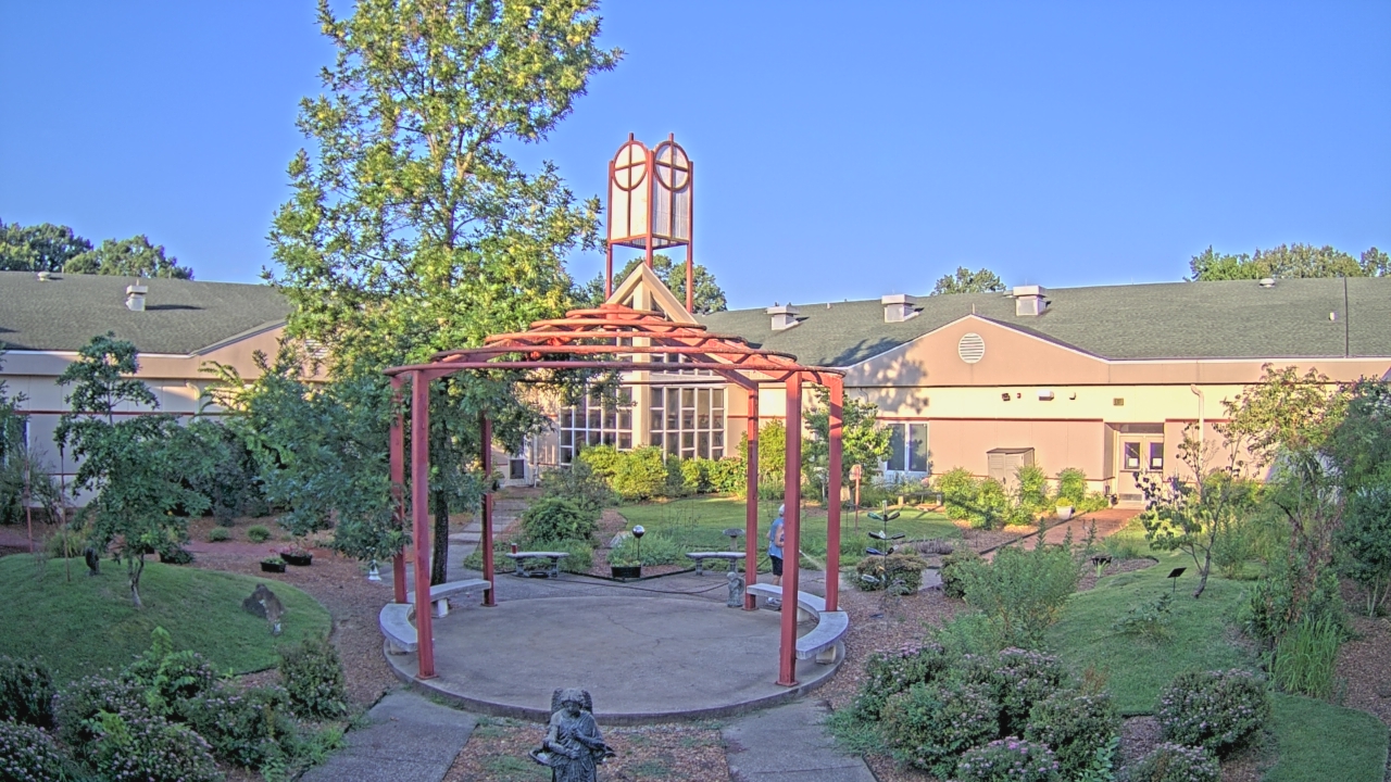 Thumbnail for current weather camera view from Sacred Heart School in Southaven, Mississippi