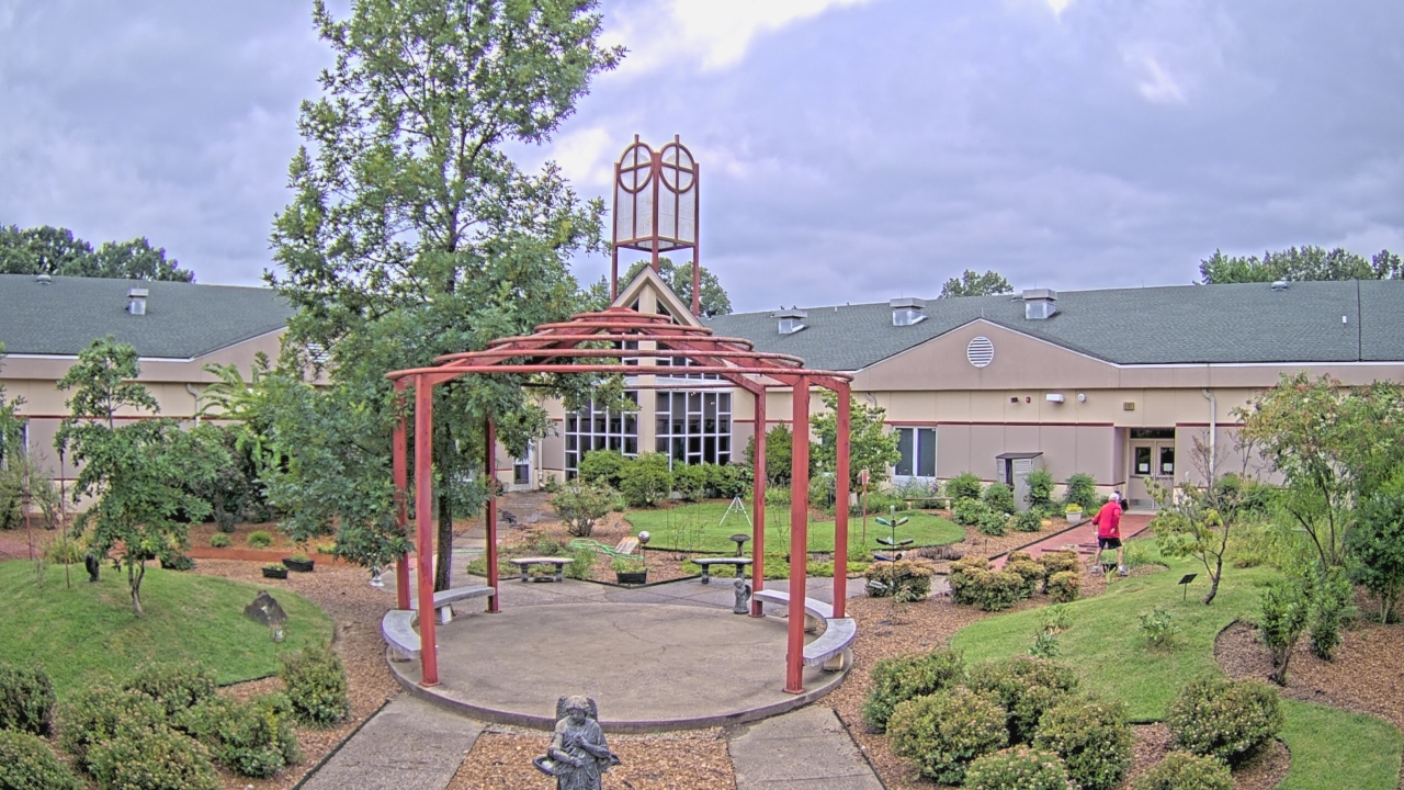 Thumbnail for current weather camera view from Sacred Heart School in Southaven, Mississippi