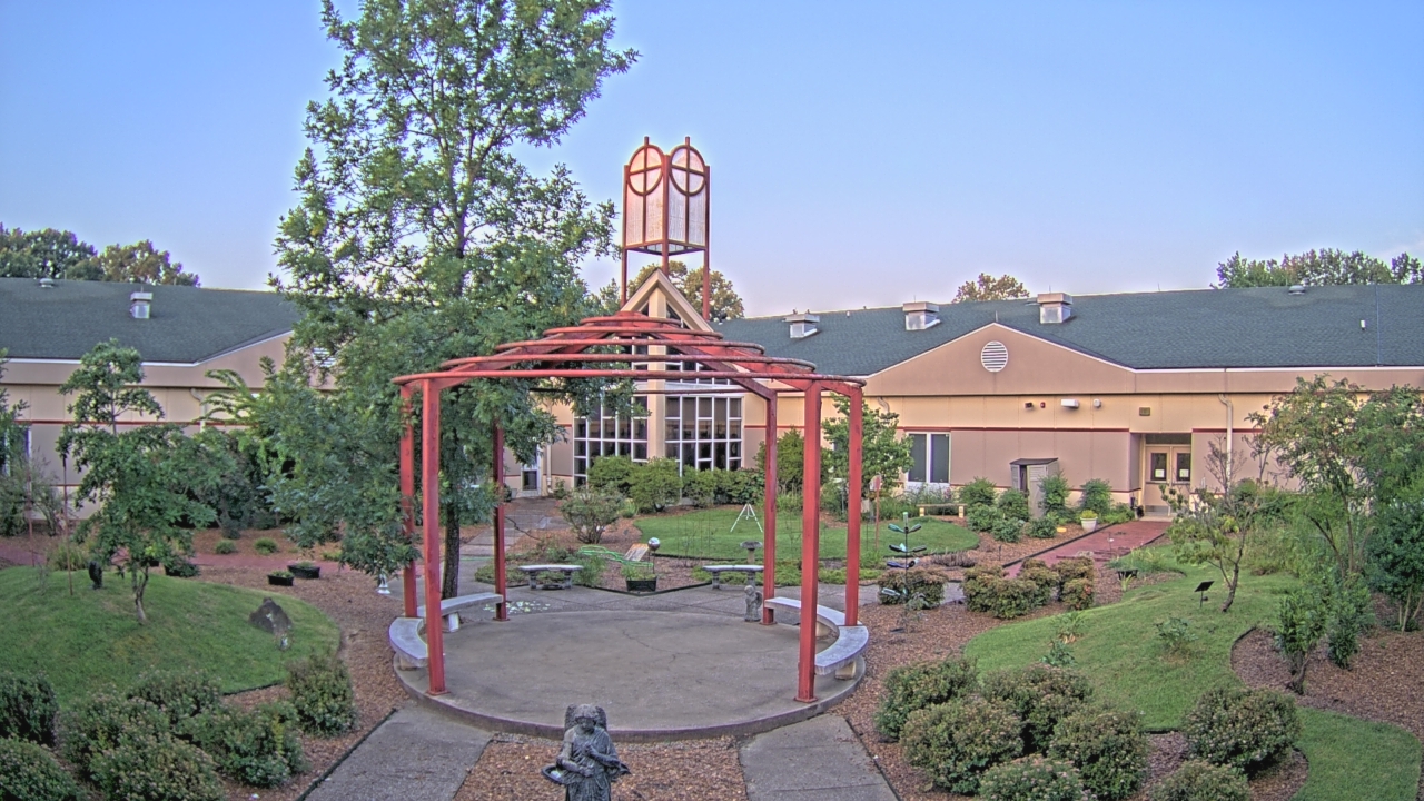 Thumbnail for current weather camera view from Sacred Heart School in Southaven, Mississippi