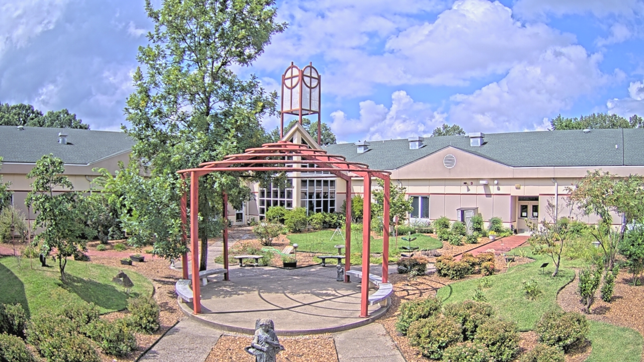 Thumbnail for current weather camera view from Sacred Heart School in Southaven, Mississippi