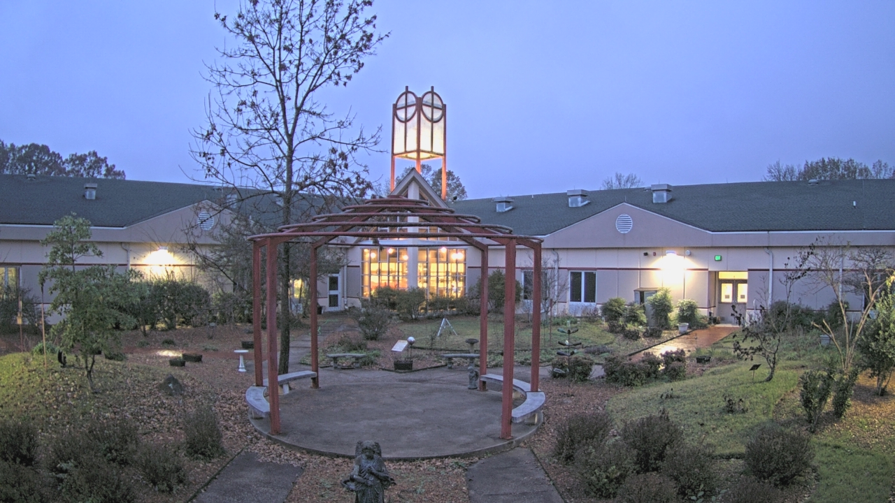 Thumbnail for current weather camera view from Sacred Heart School in Southaven, Mississippi