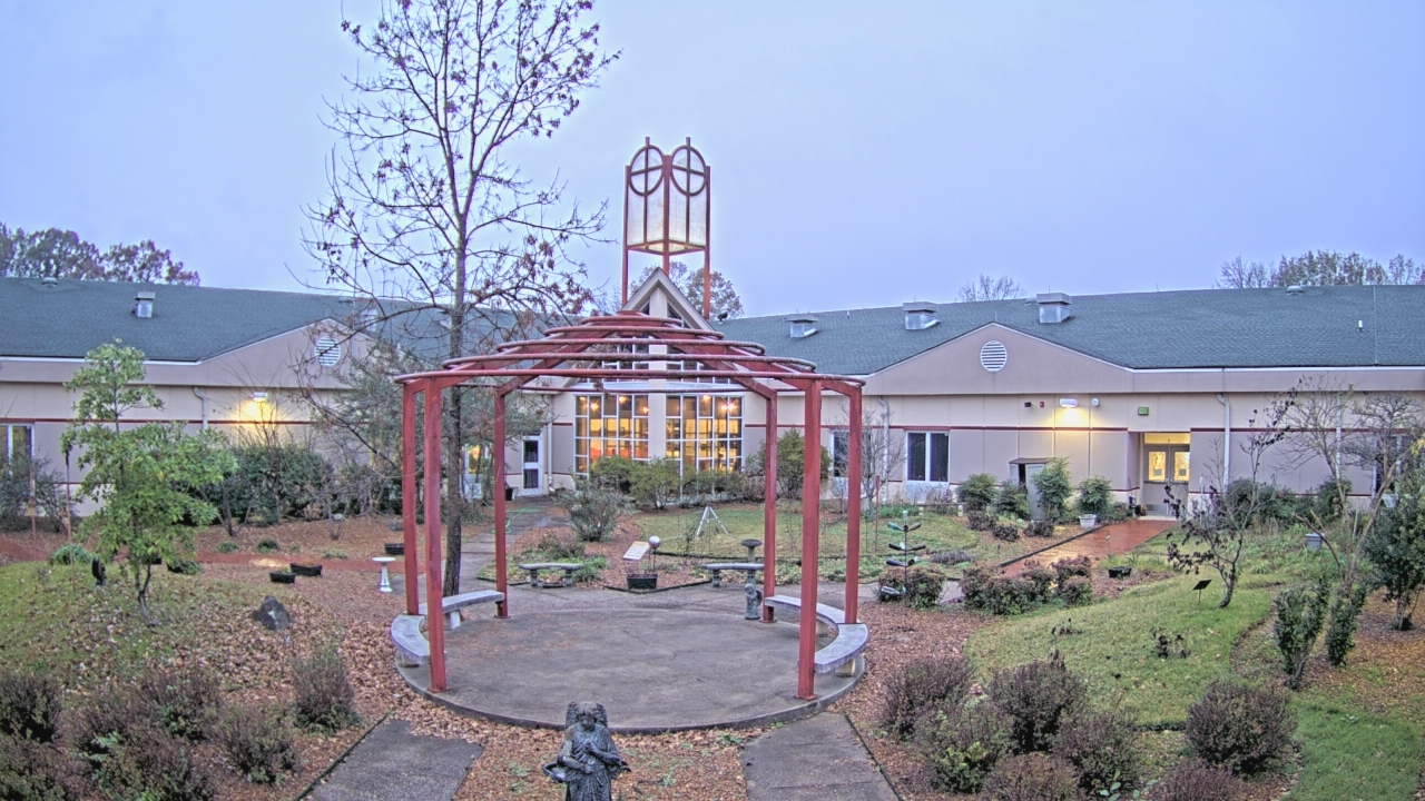 Thumbnail for current weather camera view from Sacred Heart School in Southaven, Mississippi