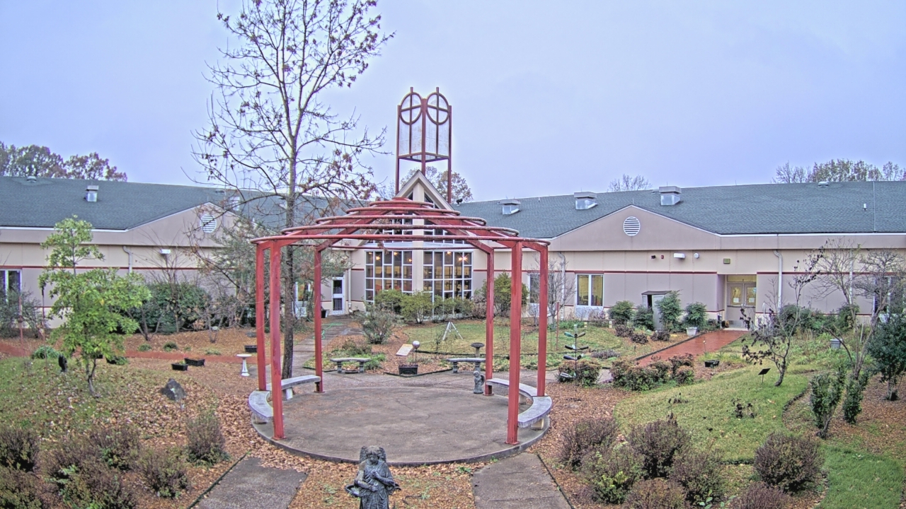 Thumbnail for current weather camera view from Sacred Heart School in Southaven, Mississippi