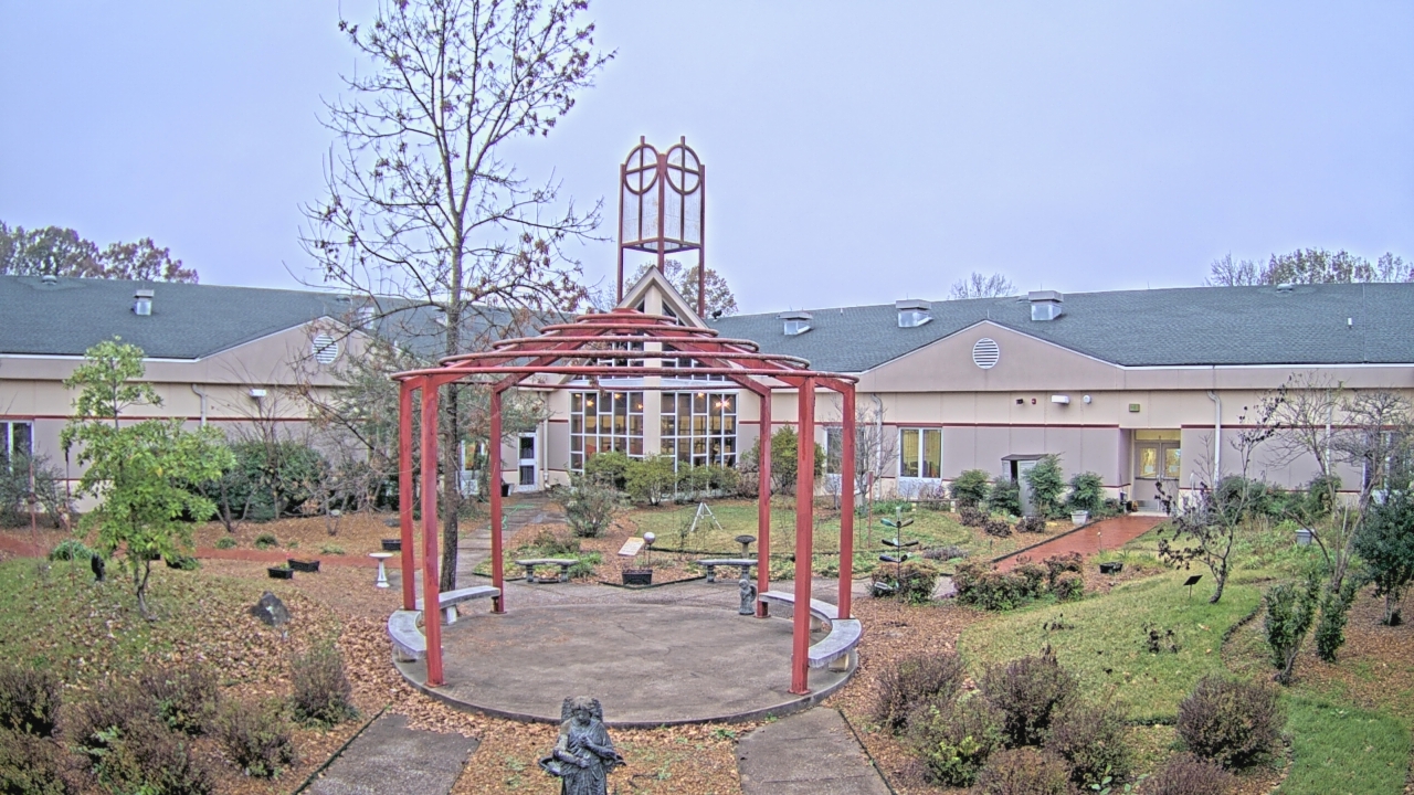 Thumbnail for current weather camera view from Sacred Heart School in Southaven, Mississippi