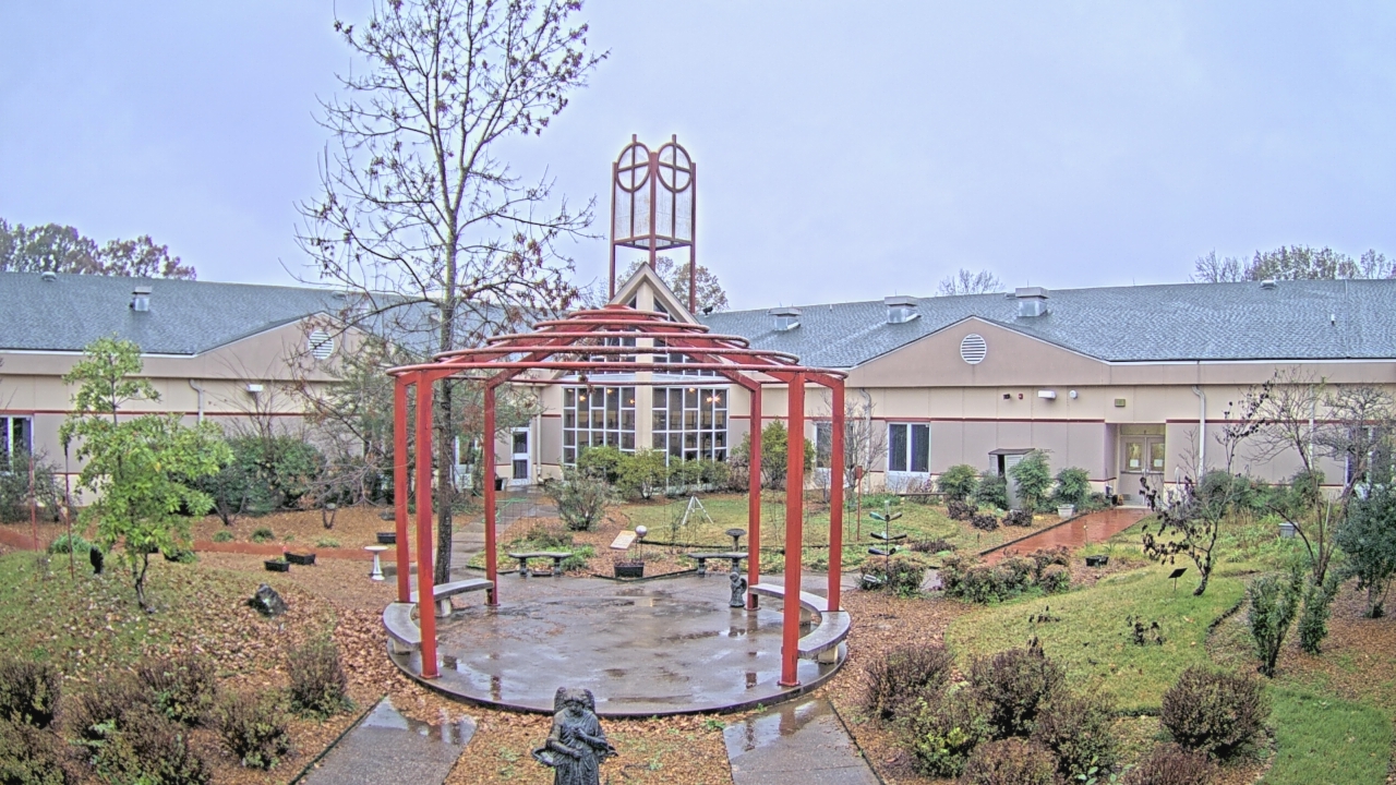 Thumbnail for current weather camera view from Sacred Heart School in Southaven, Mississippi