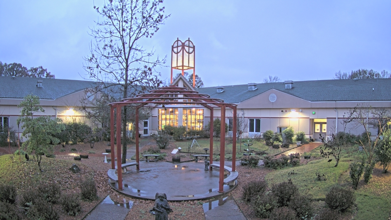 Thumbnail for current weather camera view from Sacred Heart School in Southaven, Mississippi