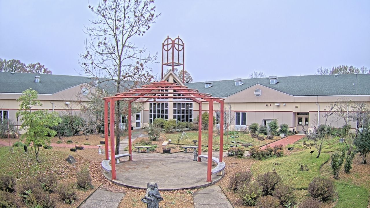 Thumbnail for current weather camera view from Sacred Heart School in Southaven, Mississippi