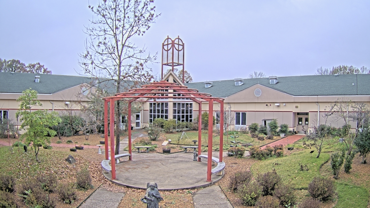 Thumbnail for current weather camera view from Sacred Heart School in Southaven, Mississippi