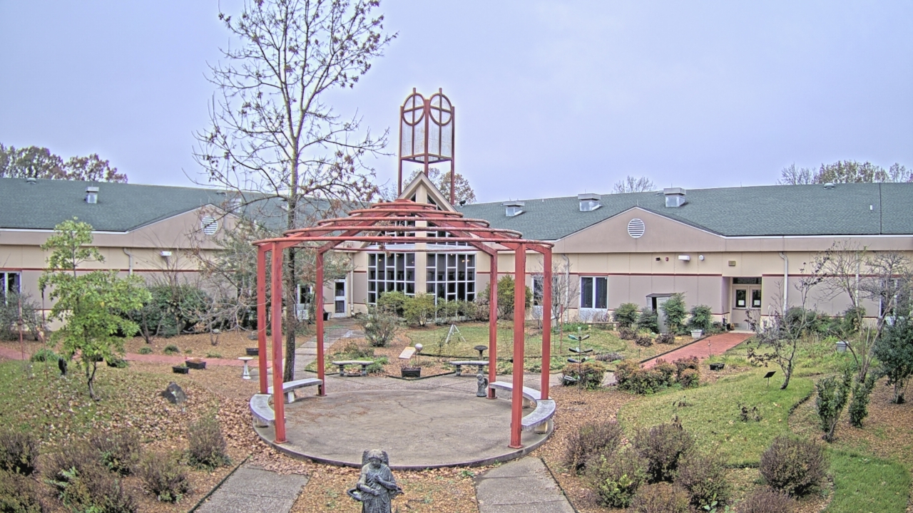 Thumbnail for current weather camera view from Sacred Heart School in Southaven, Mississippi