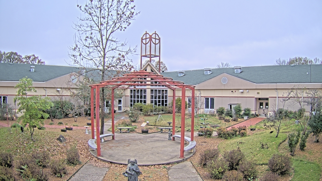 Thumbnail for current weather camera view from Sacred Heart School in Southaven, Mississippi