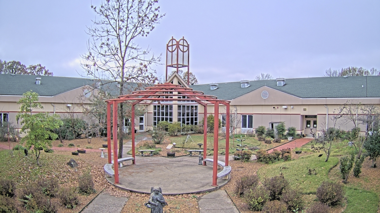 Thumbnail for current weather camera view from Sacred Heart School in Southaven, Mississippi