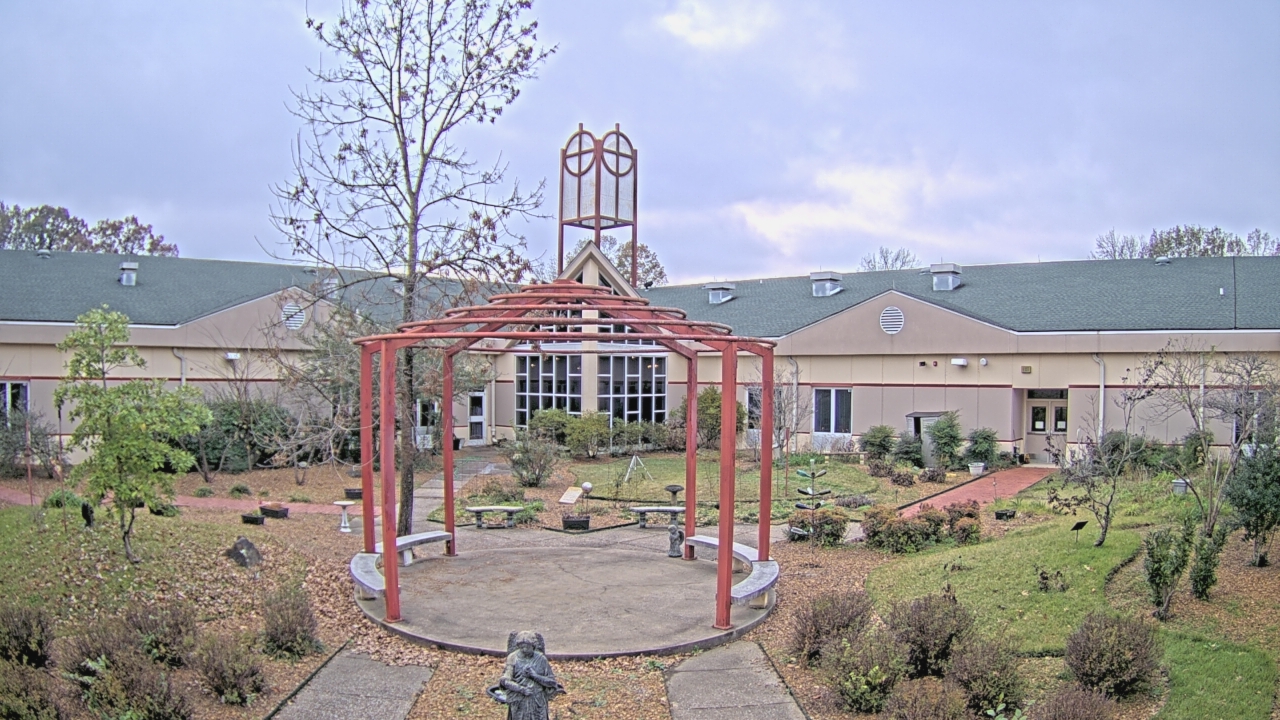 Thumbnail for current weather camera view from Sacred Heart School in Southaven, Mississippi