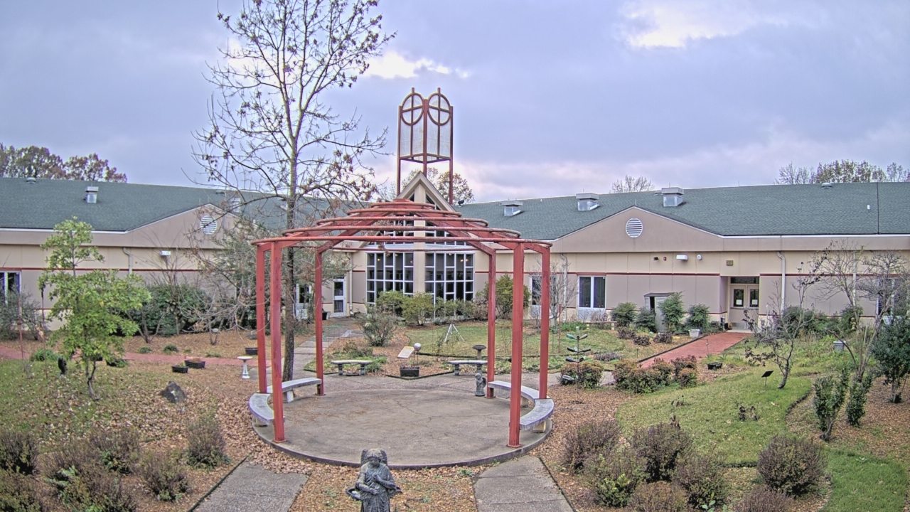 Thumbnail for current weather camera view from Sacred Heart School in Southaven, Mississippi