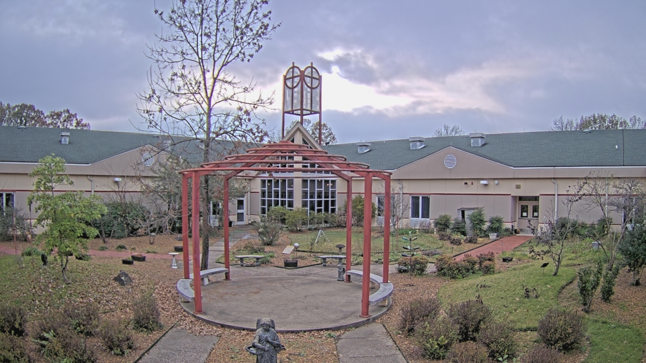 Thumbnail for current weather camera view from Sacred Heart School in Southaven, Mississippi