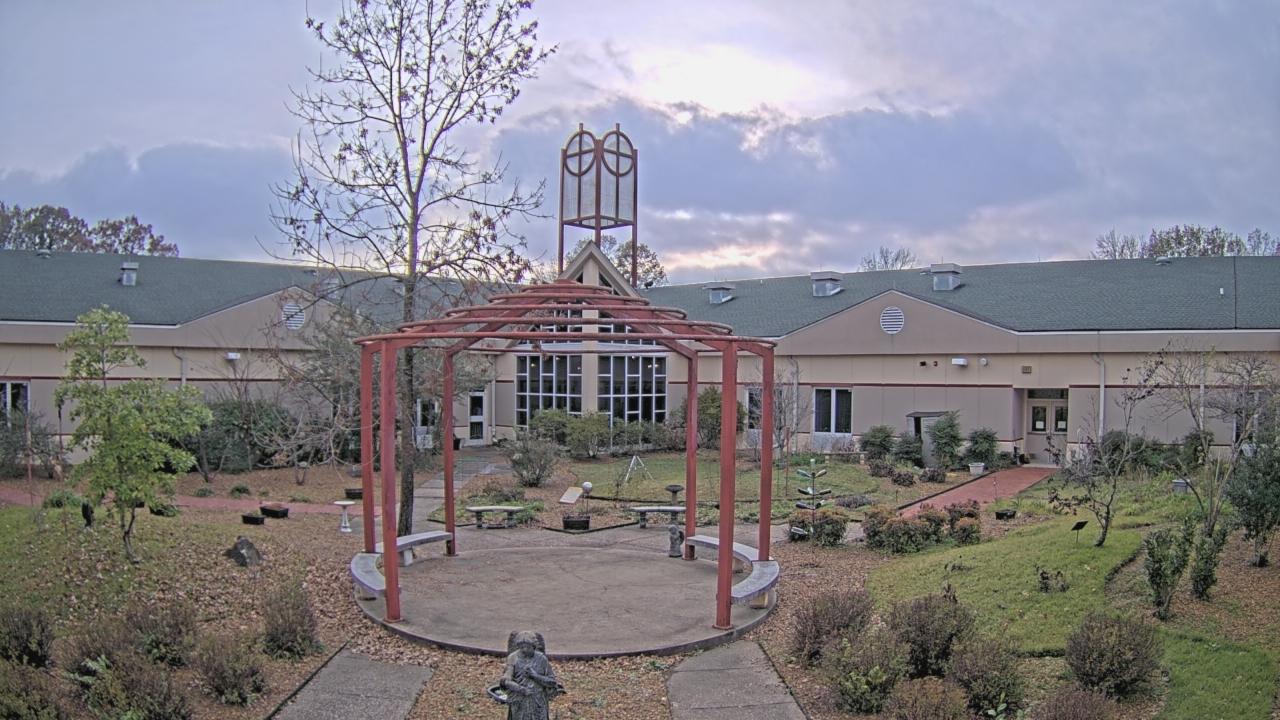 Thumbnail for current weather camera view from Sacred Heart School in Southaven, Mississippi