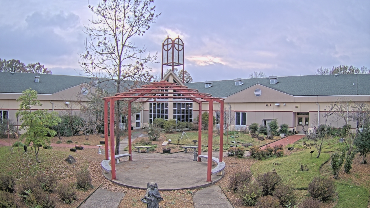 Thumbnail for current weather camera view from Sacred Heart School in Southaven, Mississippi