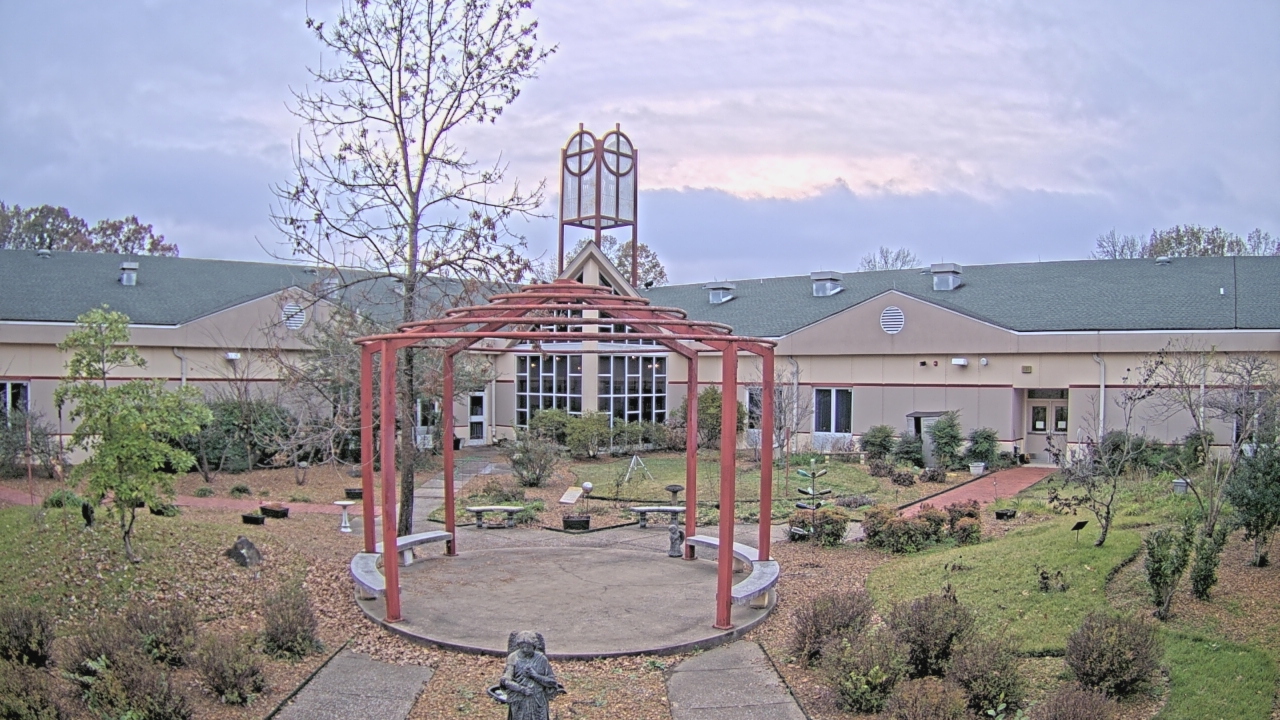 Thumbnail for current weather camera view from Sacred Heart School in Southaven, Mississippi