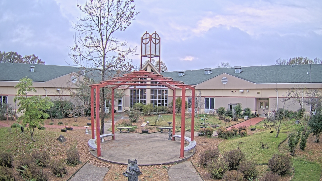 Thumbnail for current weather camera view from Sacred Heart School in Southaven, Mississippi