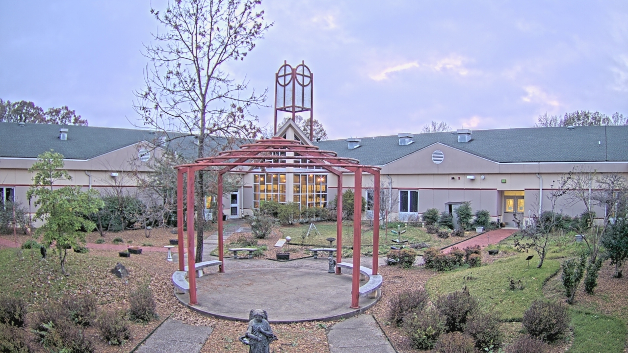 Thumbnail for current weather camera view from Sacred Heart School in Southaven, Mississippi