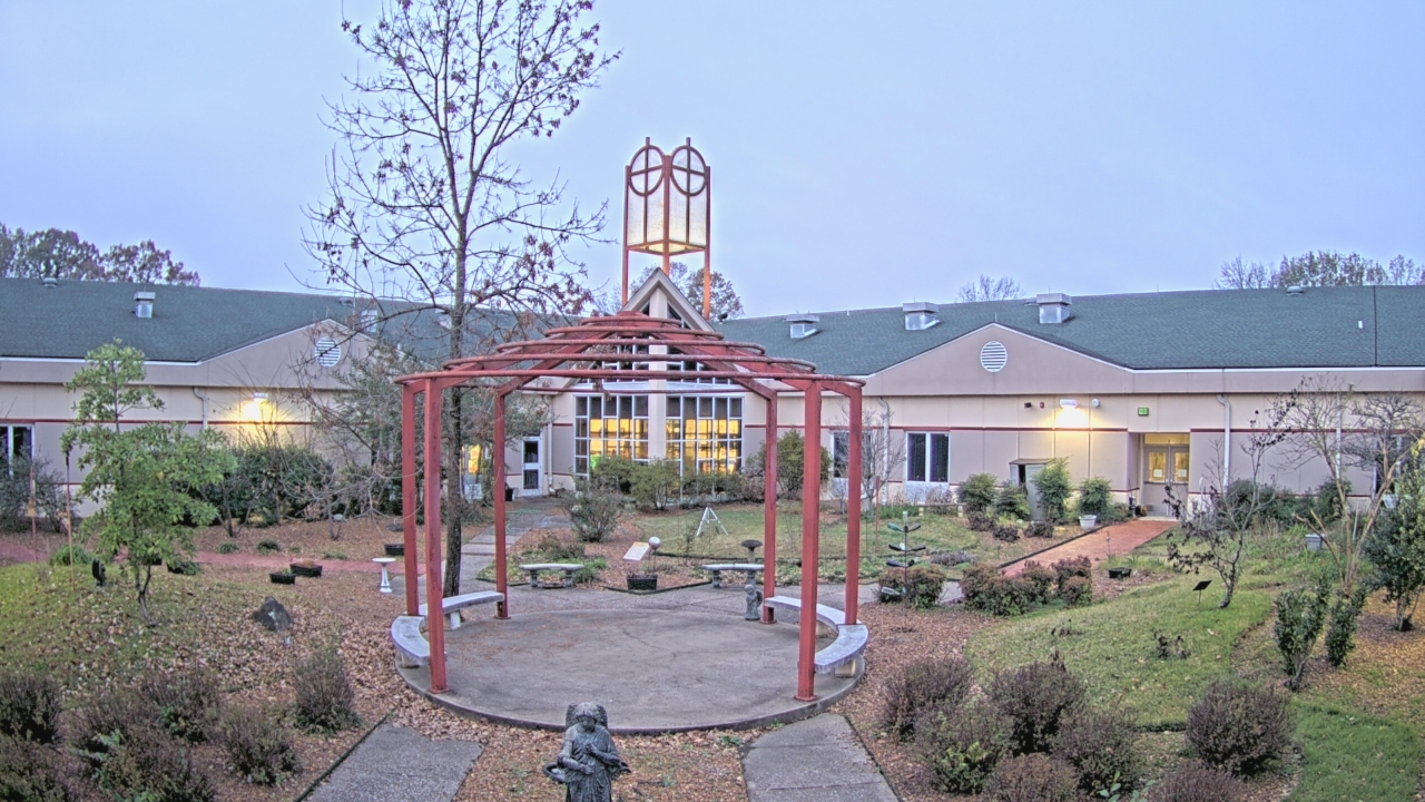 Thumbnail for current weather camera view from Sacred Heart School in Southaven, Mississippi