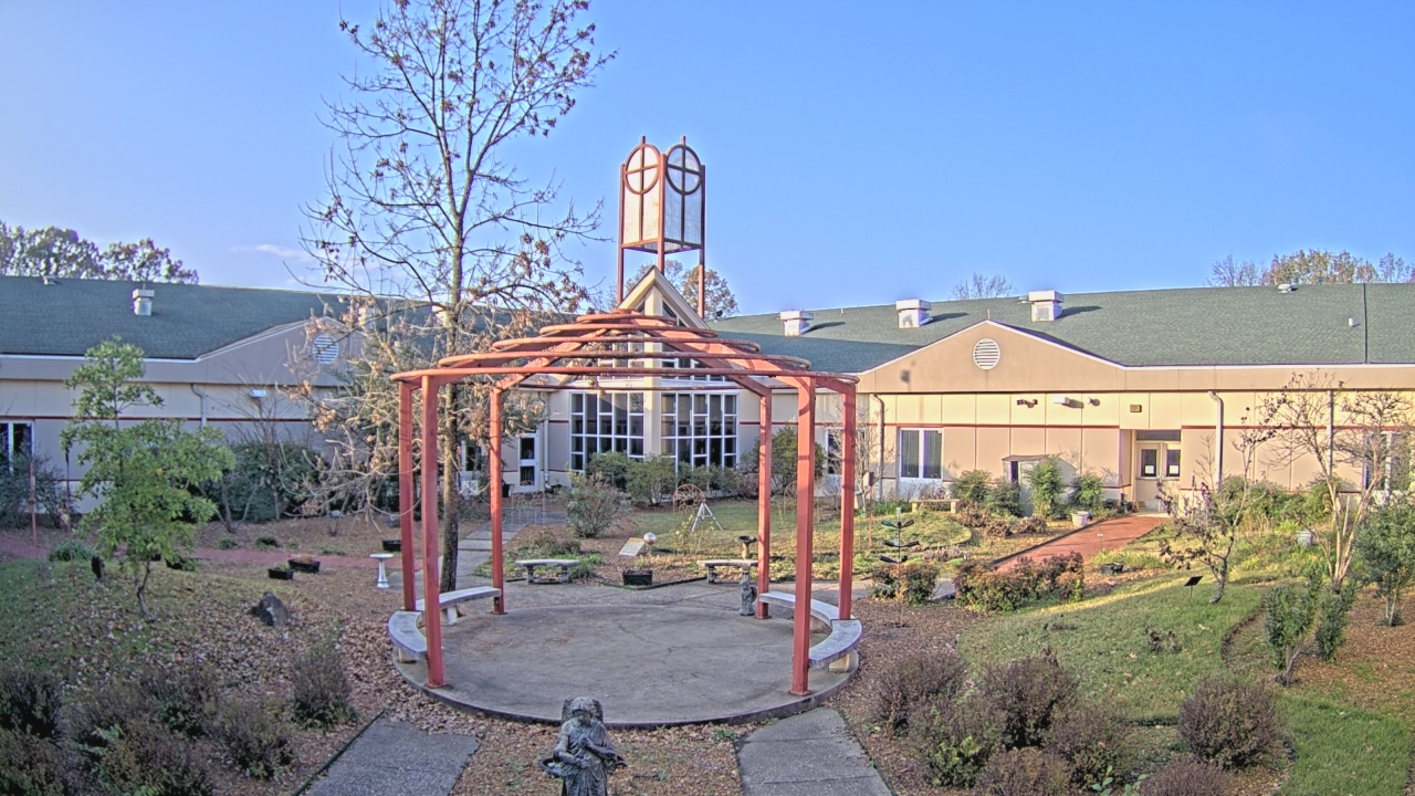 Thumbnail for current weather camera view from Sacred Heart School in Southaven, Mississippi