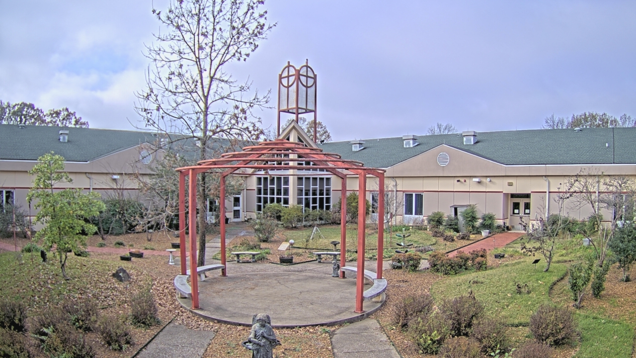 Thumbnail for current weather camera view from Sacred Heart School in Southaven, Mississippi