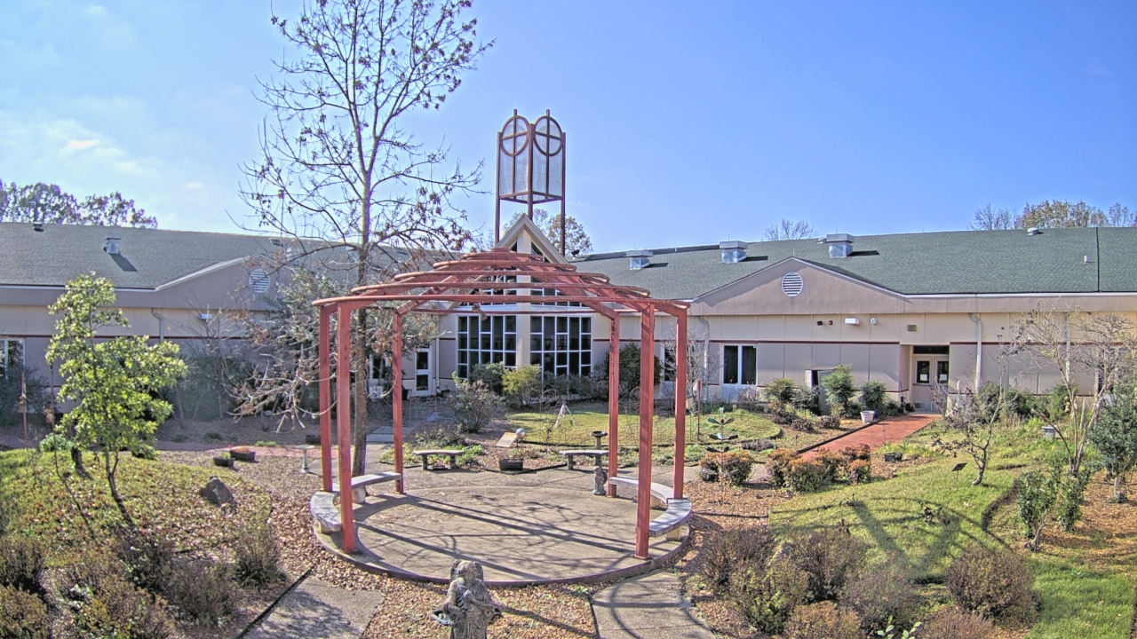 Thumbnail for current weather camera view from Sacred Heart School in Southaven, Mississippi