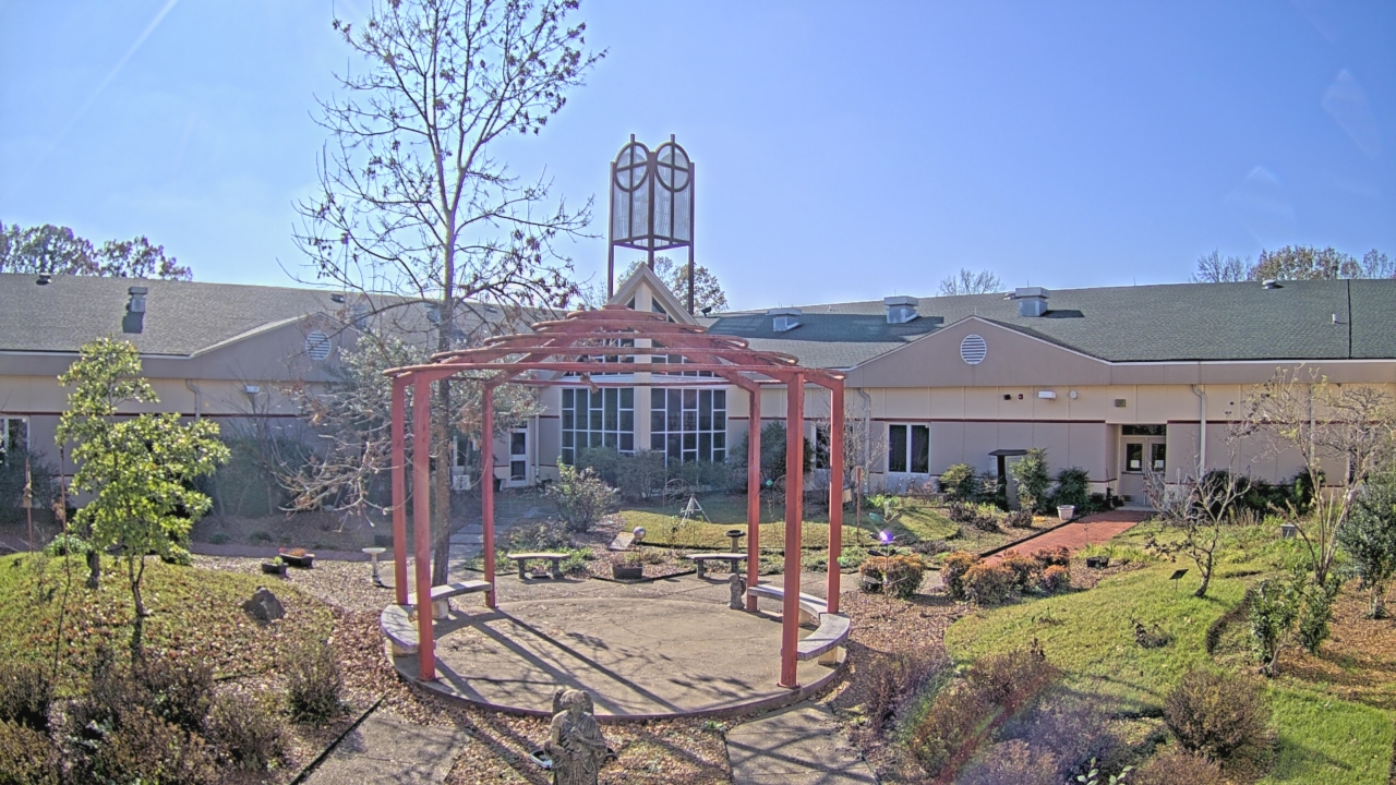 Thumbnail for current weather camera view from Sacred Heart School in Southaven, Mississippi