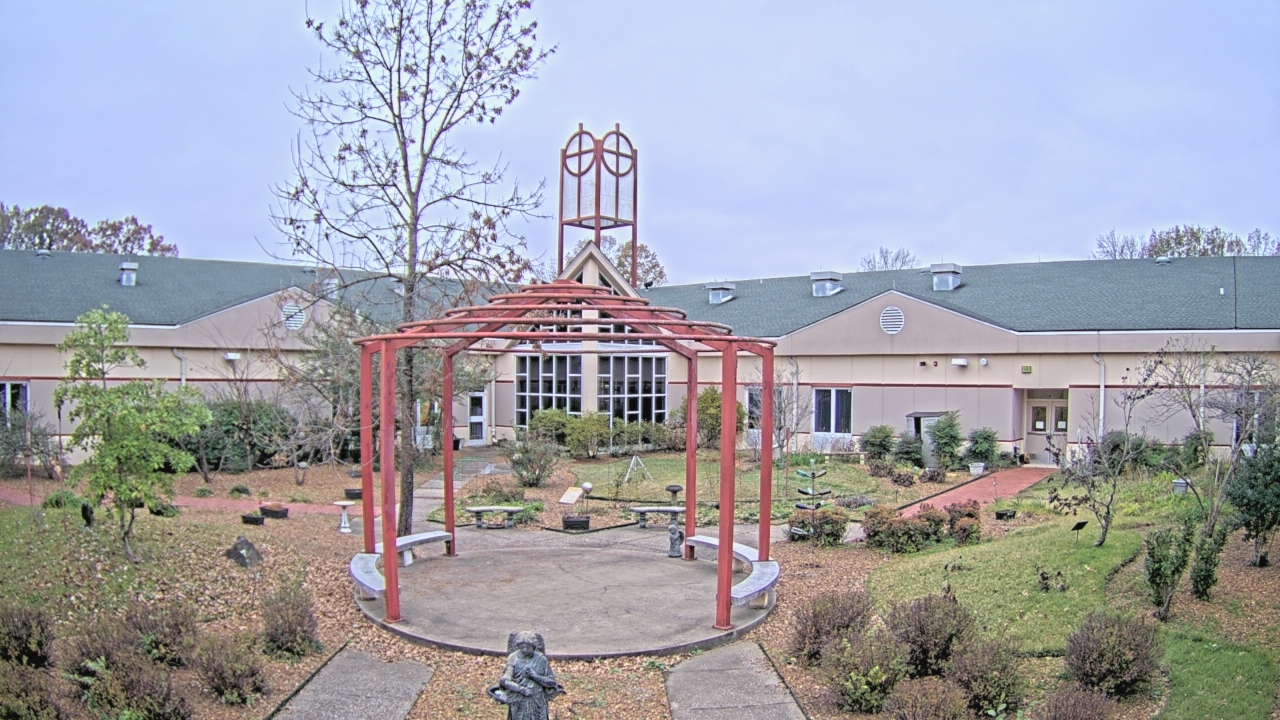 Thumbnail for current weather camera view from Sacred Heart School in Southaven, Mississippi