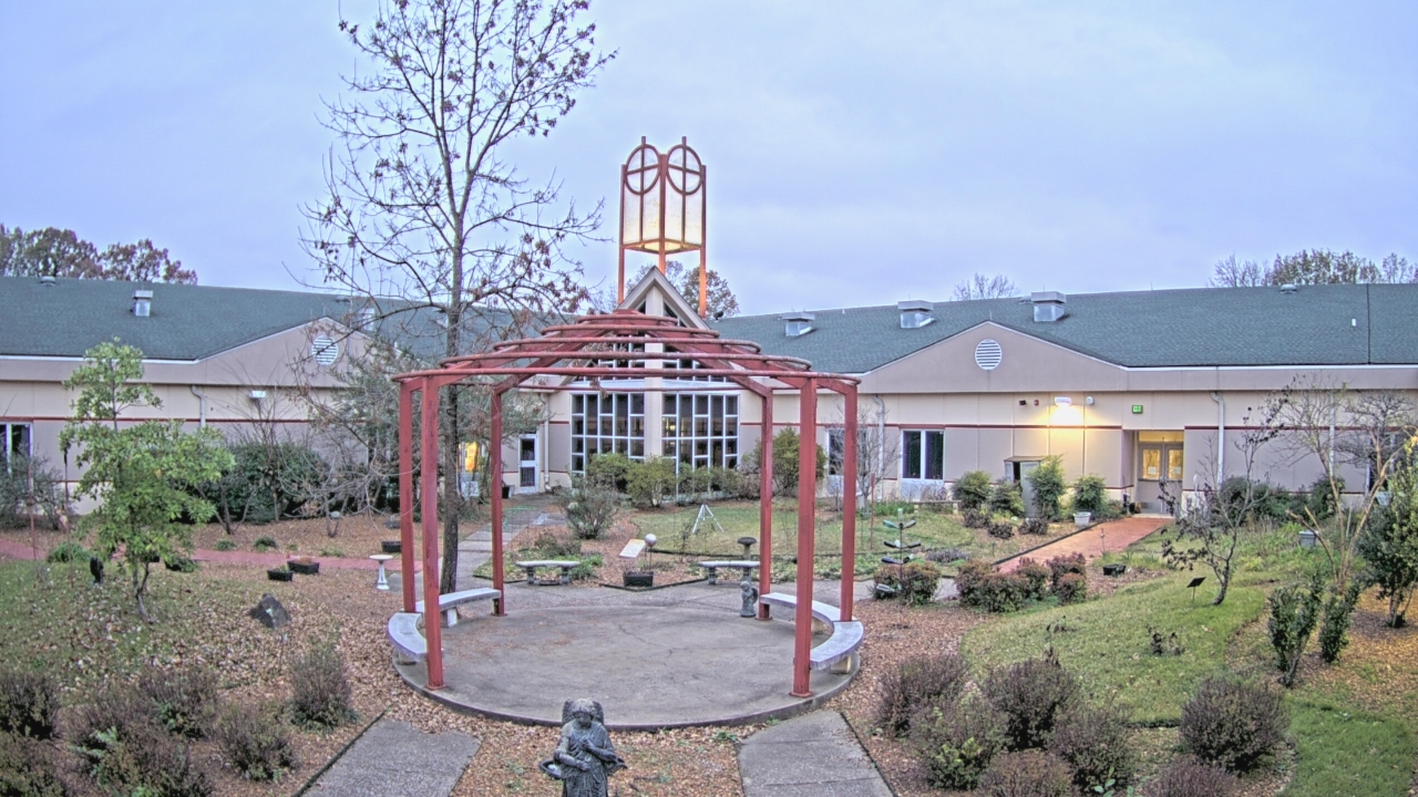 Thumbnail for current weather camera view from Sacred Heart School in Southaven, Mississippi