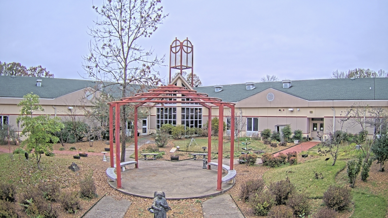 Thumbnail for current weather camera view from Sacred Heart School in Southaven, Mississippi