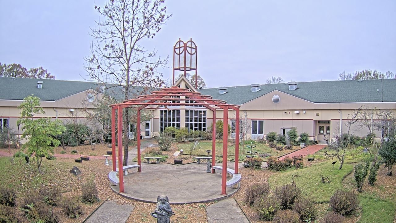 Thumbnail for current weather camera view from Sacred Heart School in Southaven, Mississippi