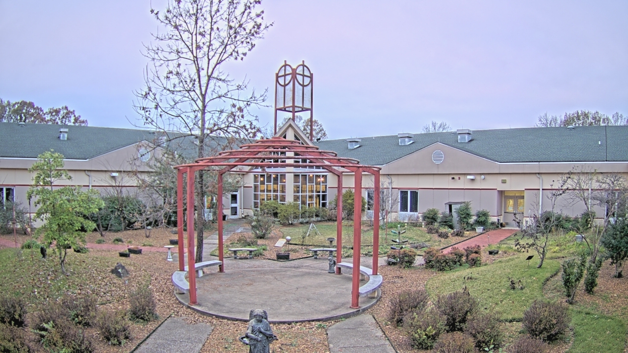 Thumbnail for current weather camera view from Sacred Heart School in Southaven, Mississippi