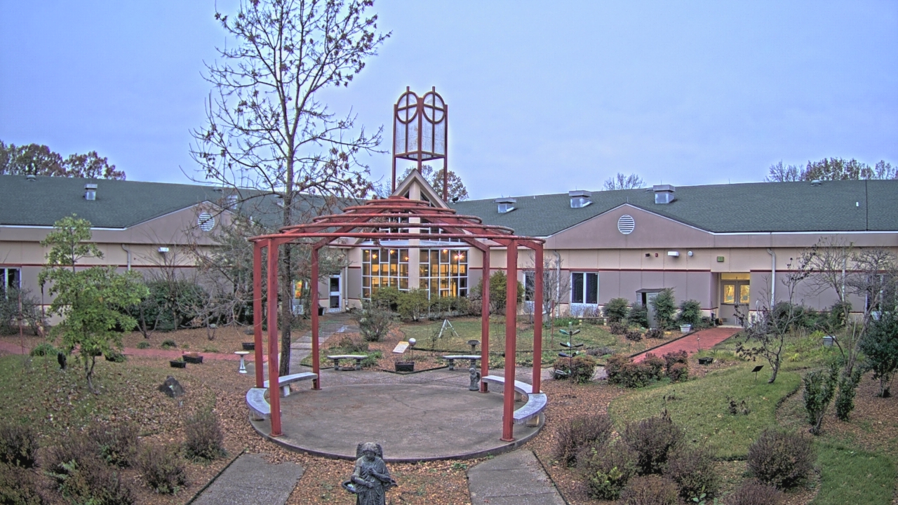 Thumbnail for current weather camera view from Sacred Heart School in Southaven, Mississippi