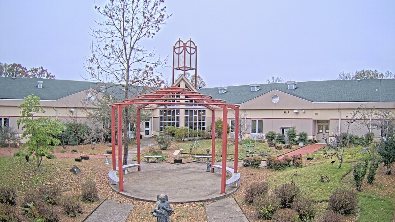 Thumbnail for current weather camera view from Sacred Heart School in Southaven, Mississippi