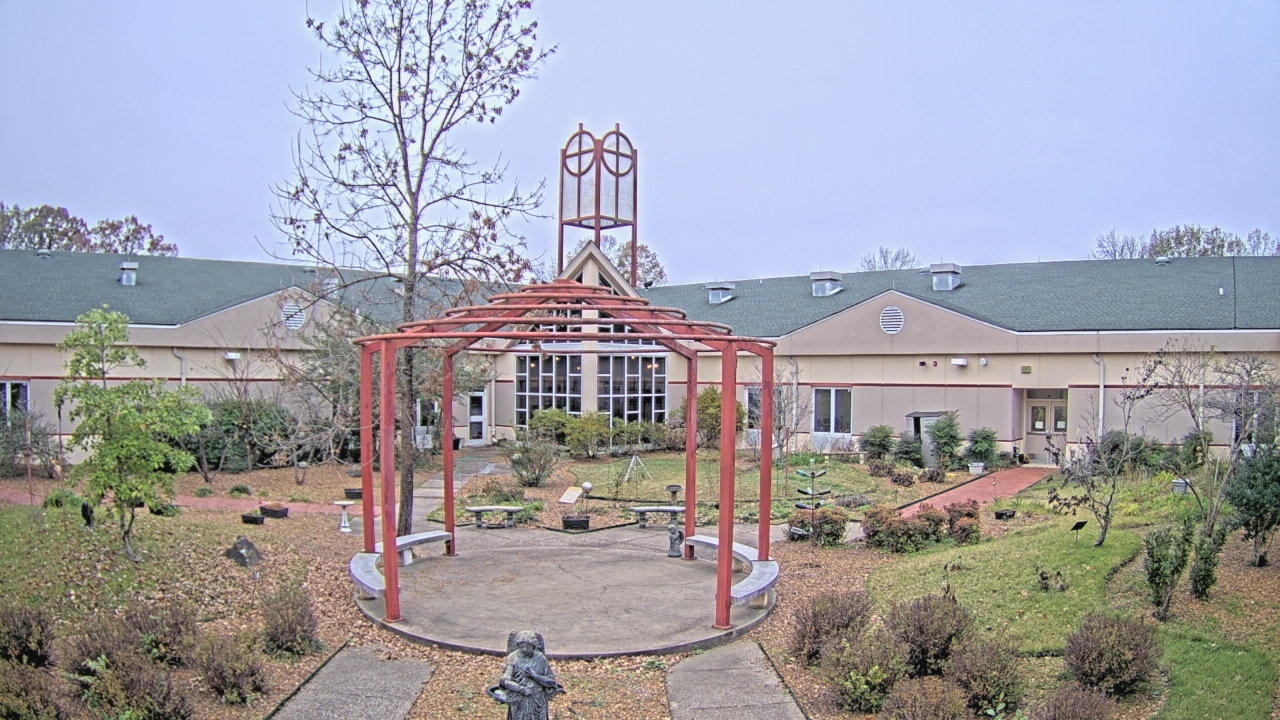 Thumbnail for current weather camera view from Sacred Heart School in Southaven, Mississippi