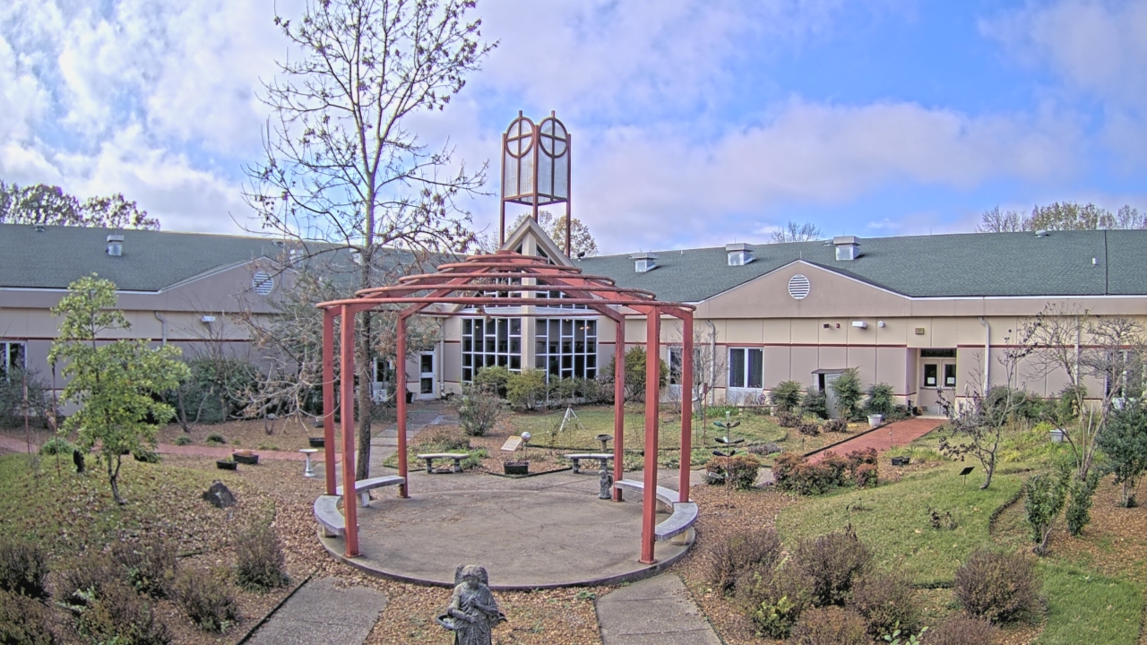 Thumbnail for current weather camera view from Sacred Heart School in Southaven, Mississippi