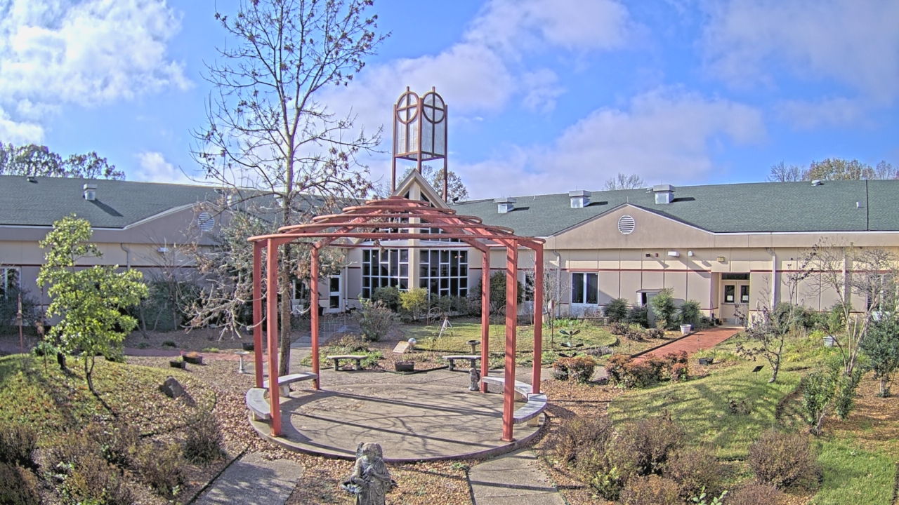 Thumbnail for current weather camera view from Sacred Heart School in Southaven, Mississippi