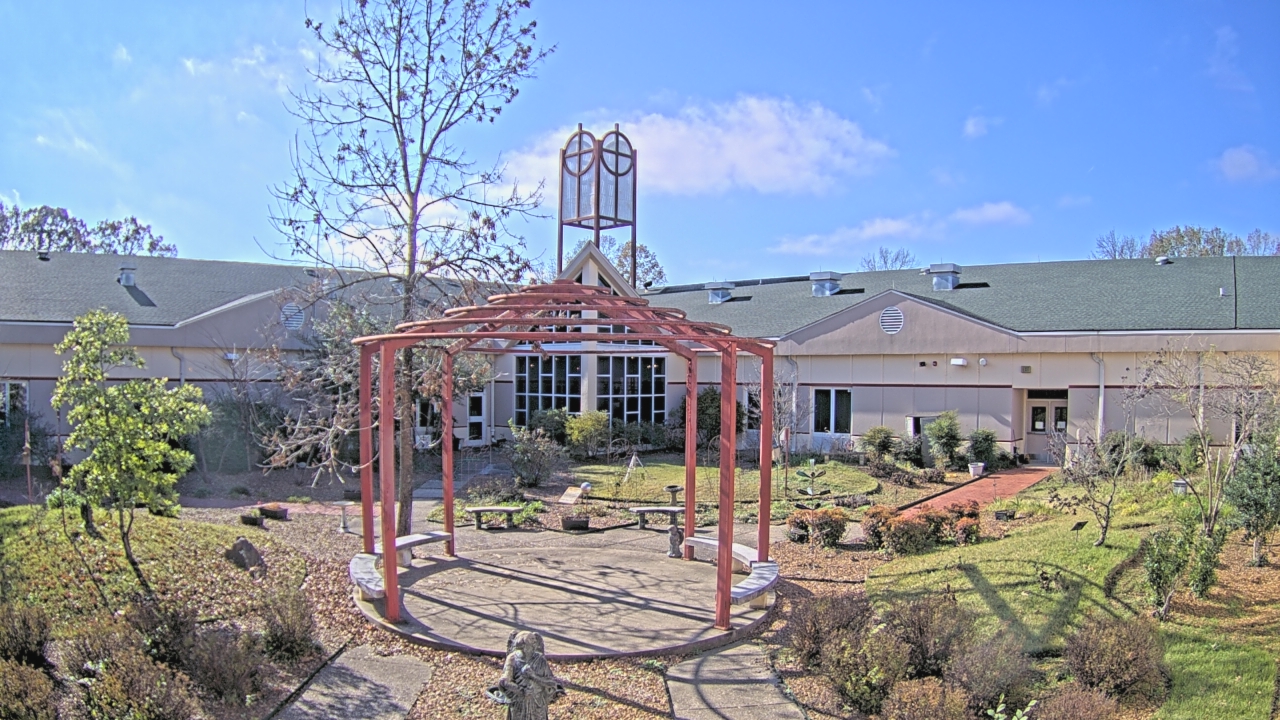 Thumbnail for current weather camera view from Sacred Heart School in Southaven, Mississippi