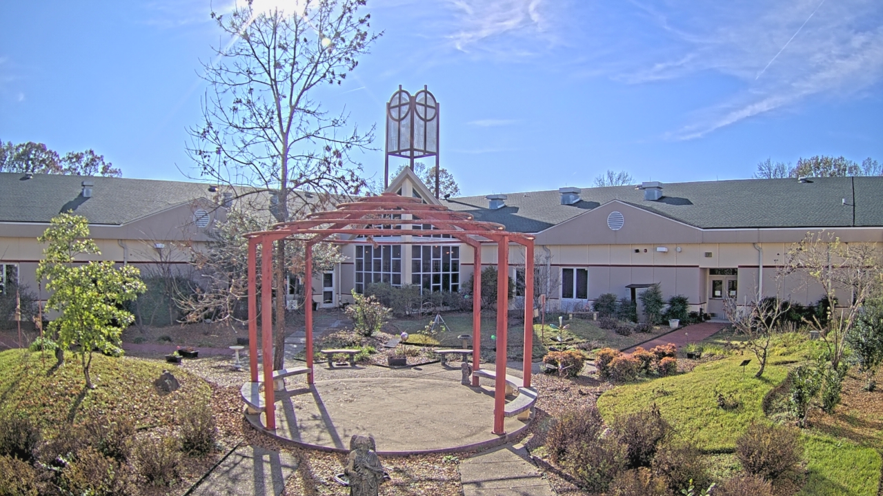 Thumbnail for current weather camera view from Sacred Heart School in Southaven, Mississippi