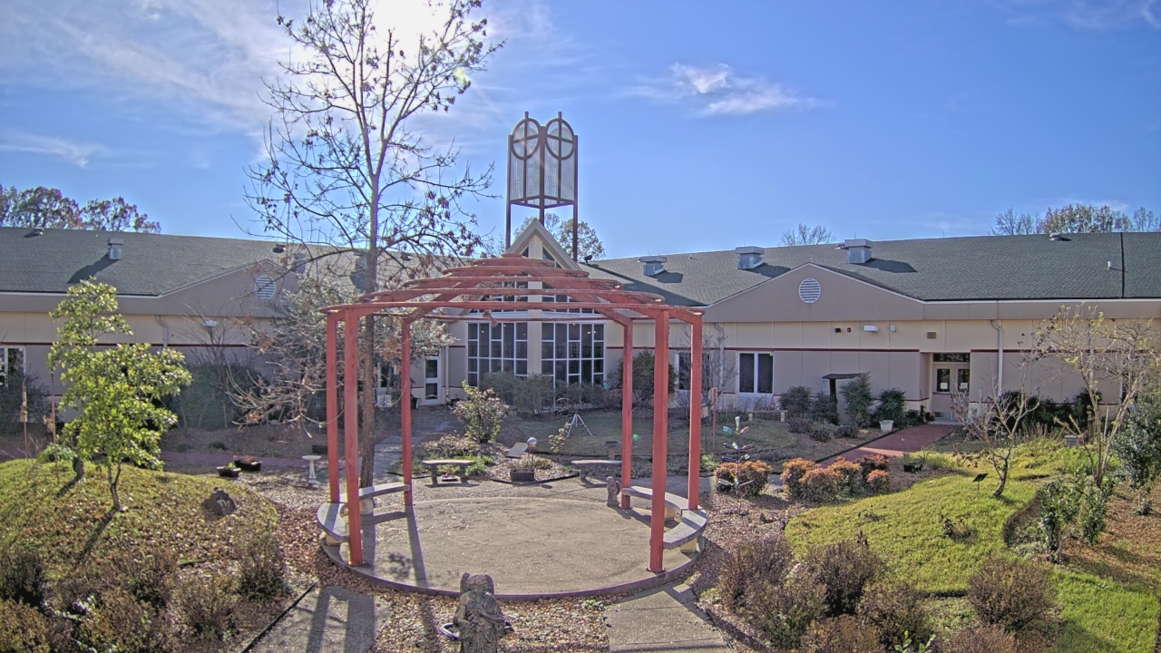 Thumbnail for current weather camera view from Sacred Heart School in Southaven, Mississippi