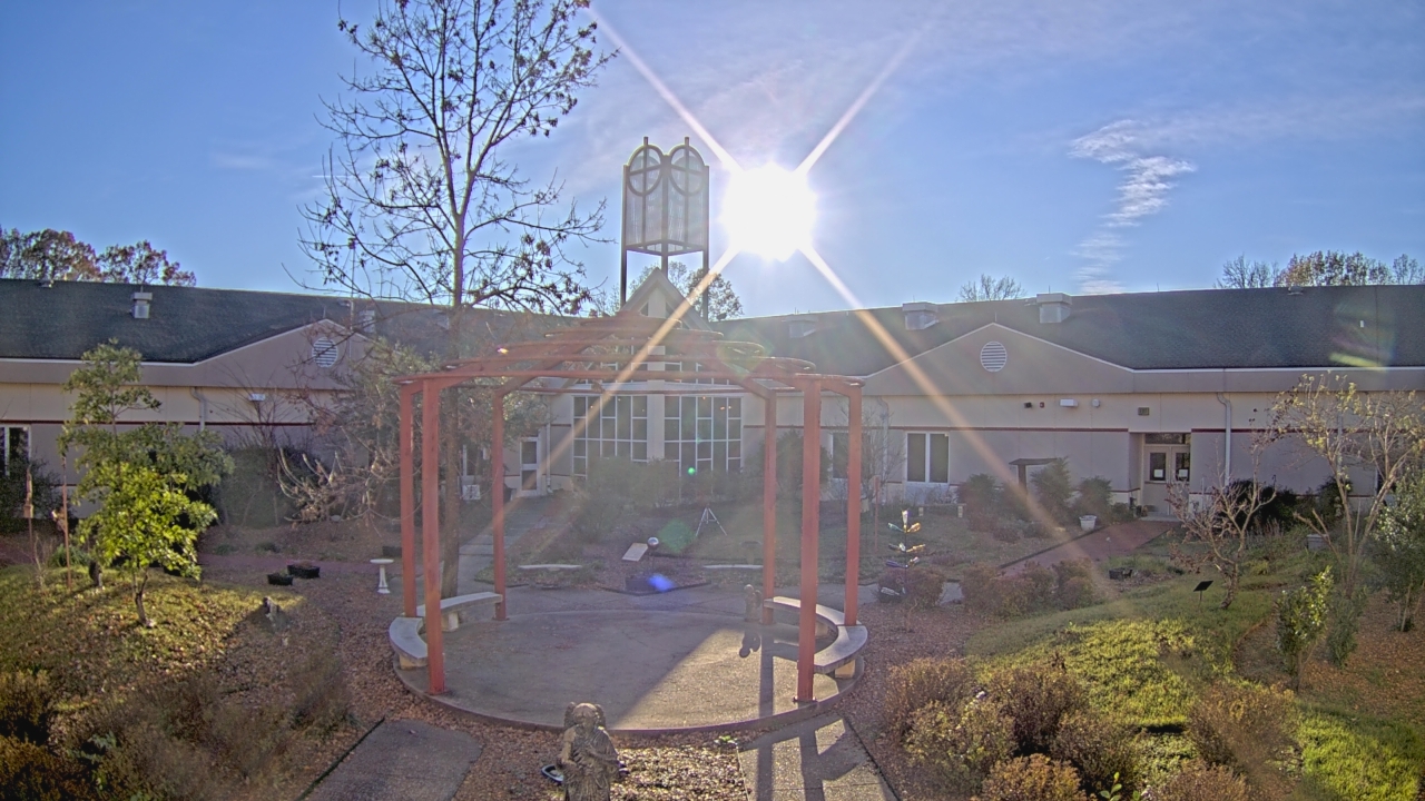 Thumbnail for current weather camera view from Sacred Heart School in Southaven, Mississippi