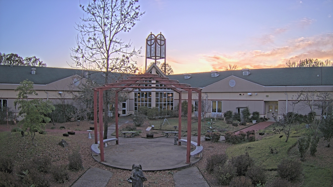 Thumbnail for current weather camera view from Sacred Heart School in Southaven, Mississippi