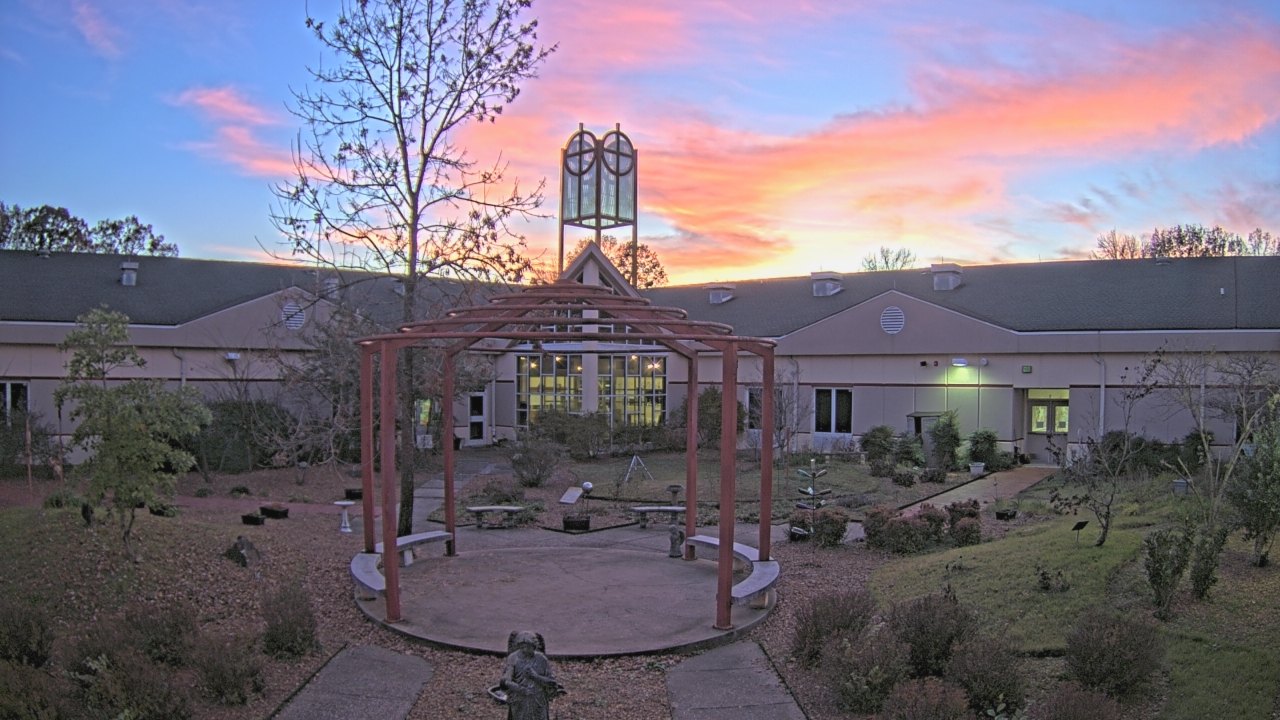 Thumbnail for current weather camera view from Sacred Heart School in Southaven, Mississippi