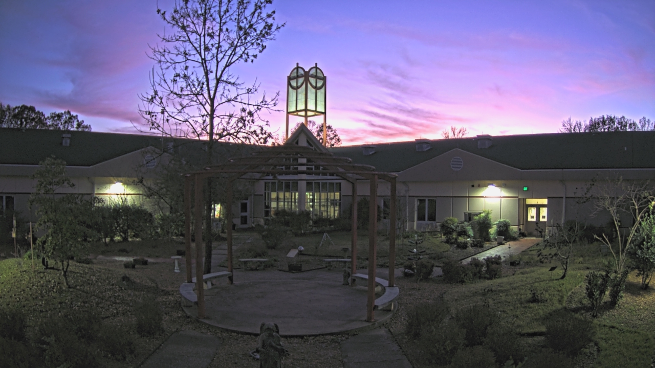 Thumbnail for current weather camera view from Sacred Heart School in Southaven, Mississippi